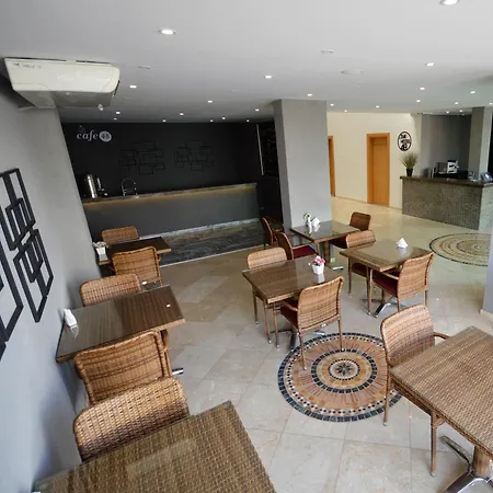 Casa Alloro Hotel 3*